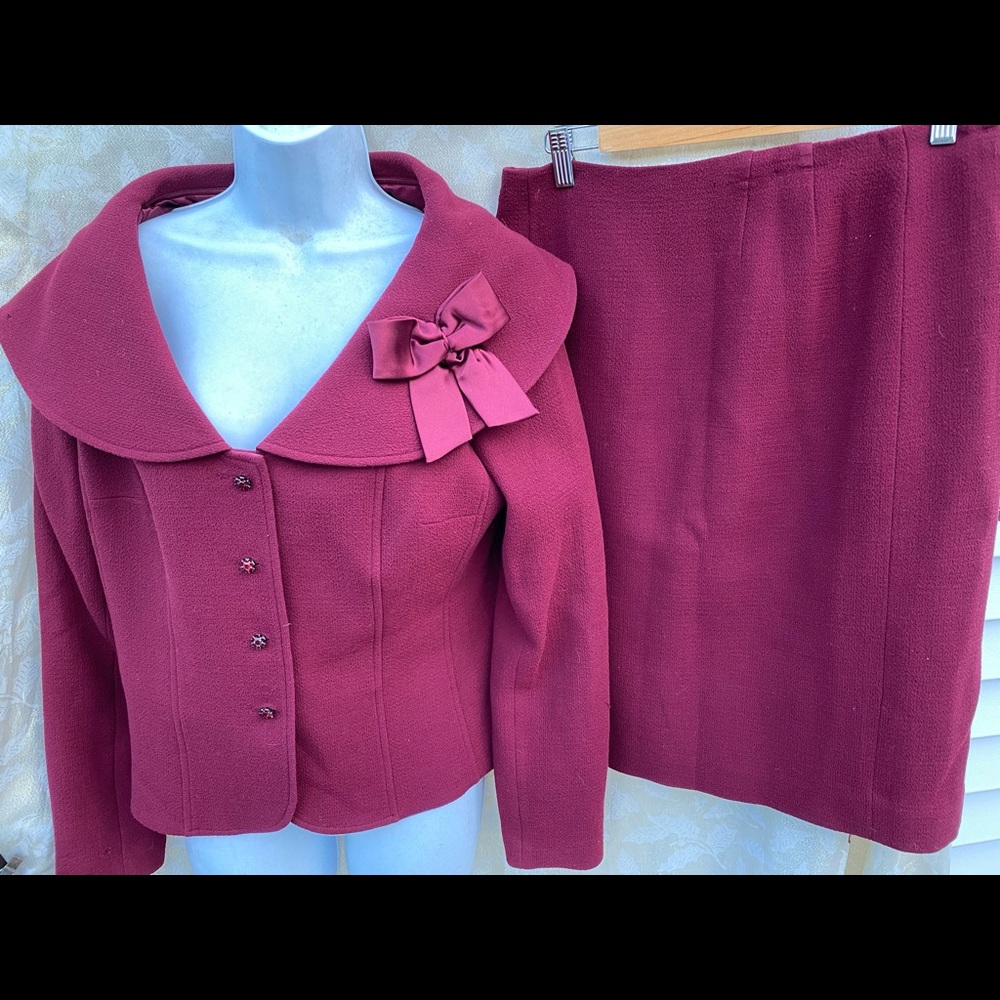 Vintage Kay Unger New York 
2-piece skirt set Size 10
100% wool - Lined - Picture 13 of 13